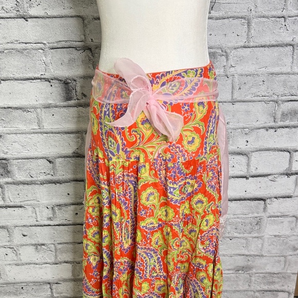 Elegant Sheer Pink Kitchen Apron with Faint Floral Pattern on Pocket & Hem - Picture 3 of 8